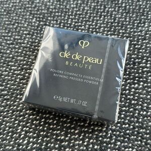 CLÉ DE PEAU BEAUTÉ
Refining Pressed Powder (Brand New and sealed)
